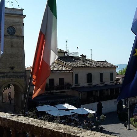 Relax In Piazzetta Casa E Appartamento Per Vacanze Trevignano Romano Ruang foto