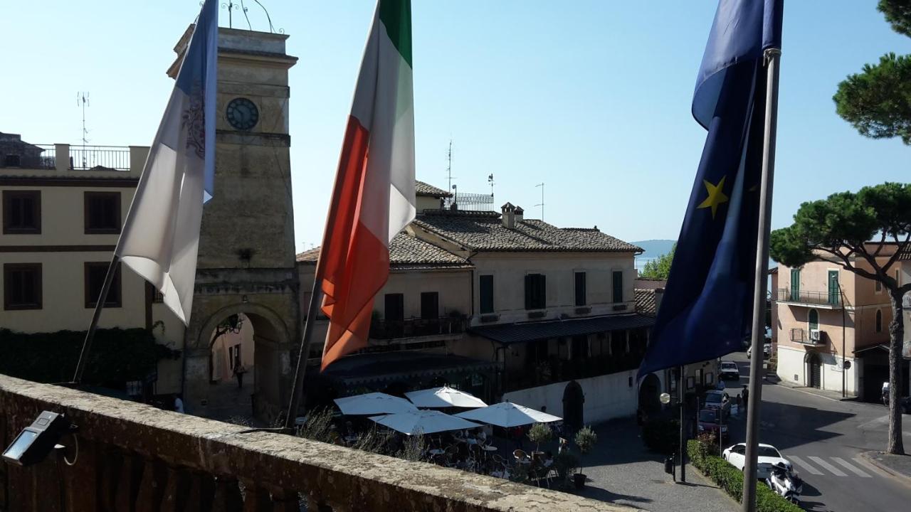 Relax In Piazzetta Casa E Appartamento Per Vacanze Trevignano Romano Ruang foto