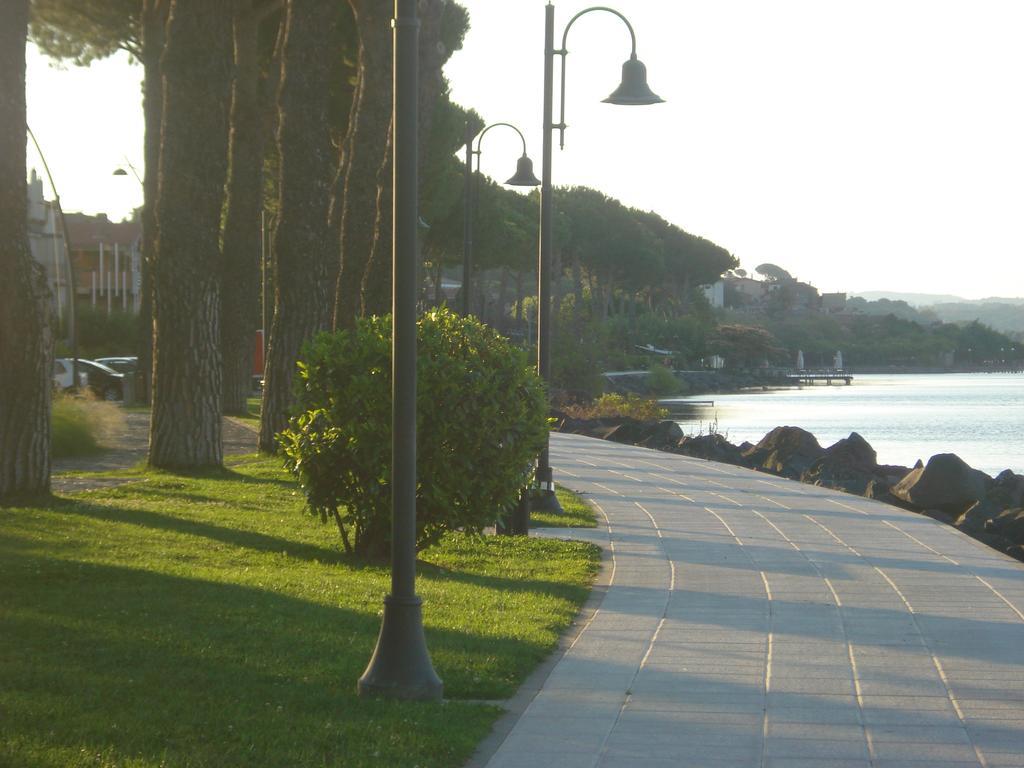 Relax In Piazzetta Casa E Appartamento Per Vacanze Trevignano Romano Bagian luar foto