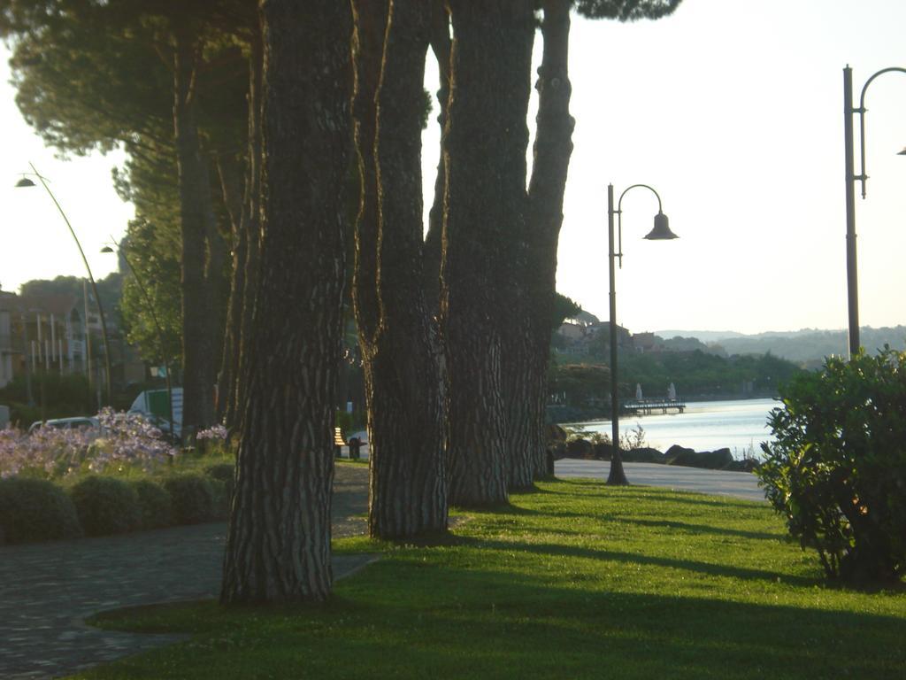 Relax In Piazzetta Casa E Appartamento Per Vacanze Trevignano Romano Bagian luar foto
