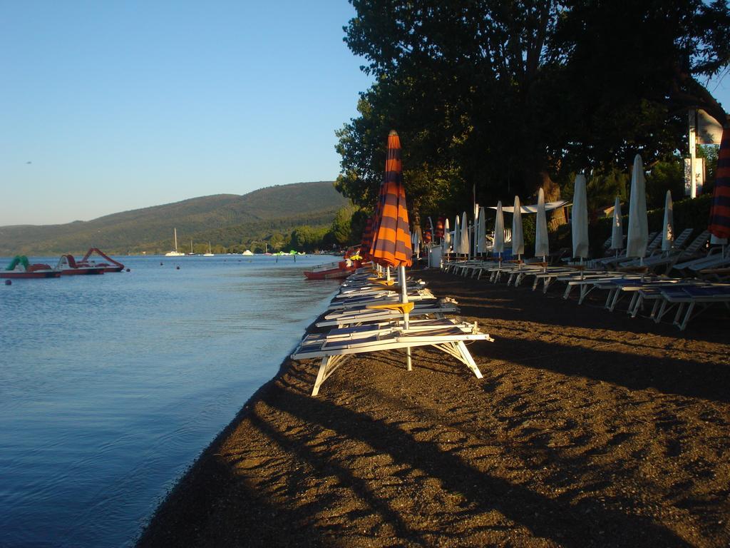 Relax In Piazzetta Casa E Appartamento Per Vacanze Trevignano Romano Bagian luar foto